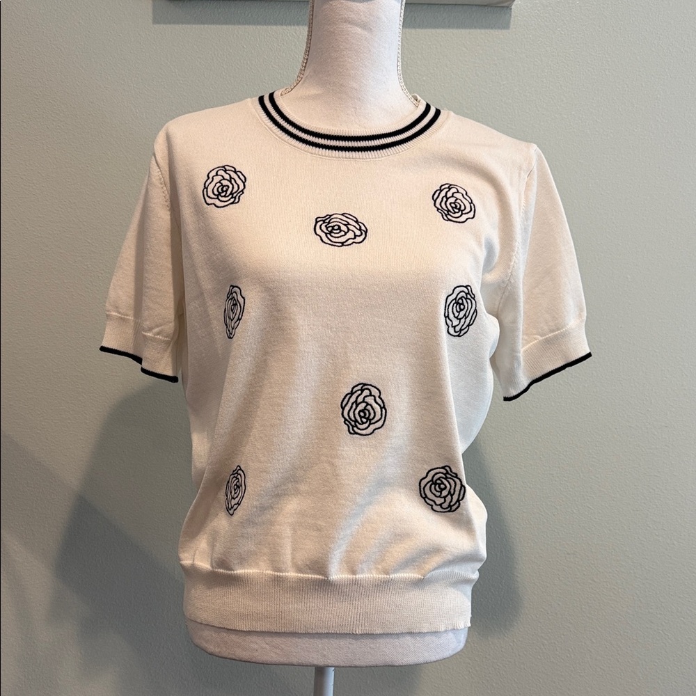 Women's Cream Short Sleeve Top with Black Accents